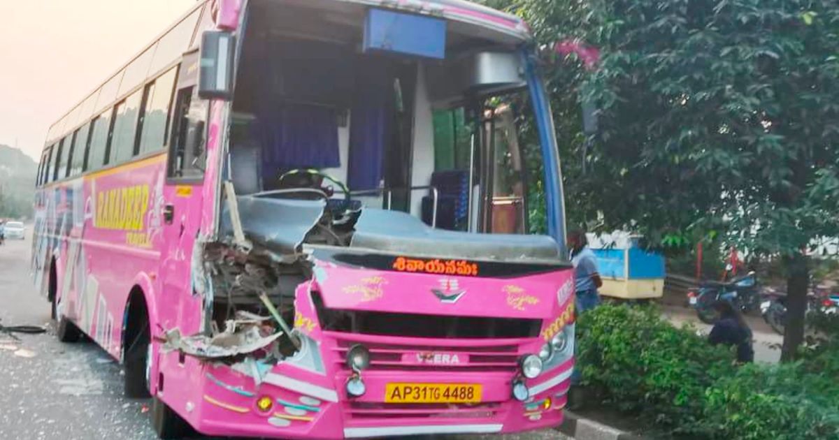 Baroda women's cricket team's bus and lorry collide, 4 players and team manager injured