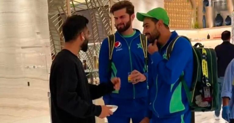 When Virat Kohli met Pakistani players, photo of funny conversation went viral