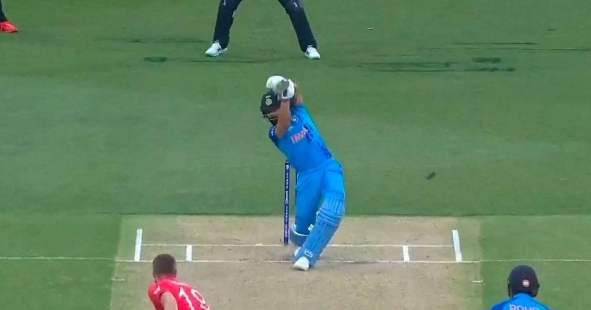 Virat Kohli hits a shocking six over the covers, watch the video of this awesome shot