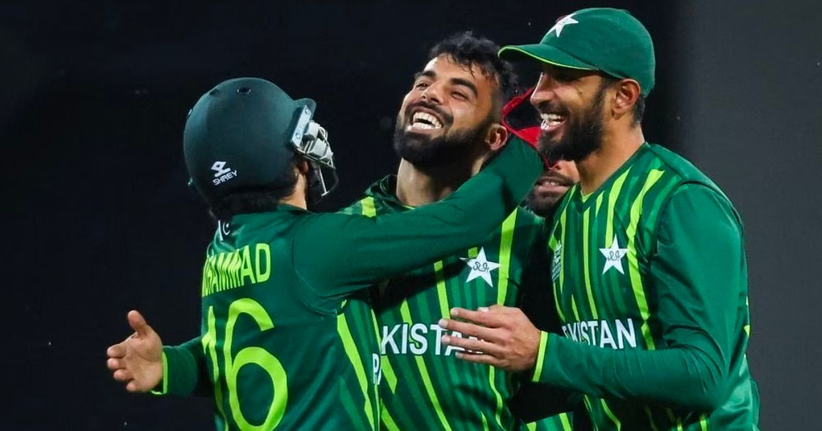 Pakistan beat South Africa by 33 runs under Duckworth-Lewis rule to keep semi-final hopes alive