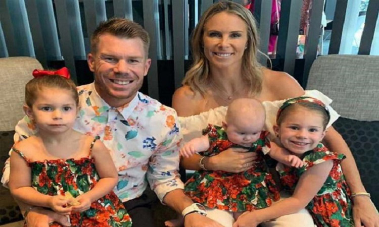 David Warner With His Wife and Kids lg