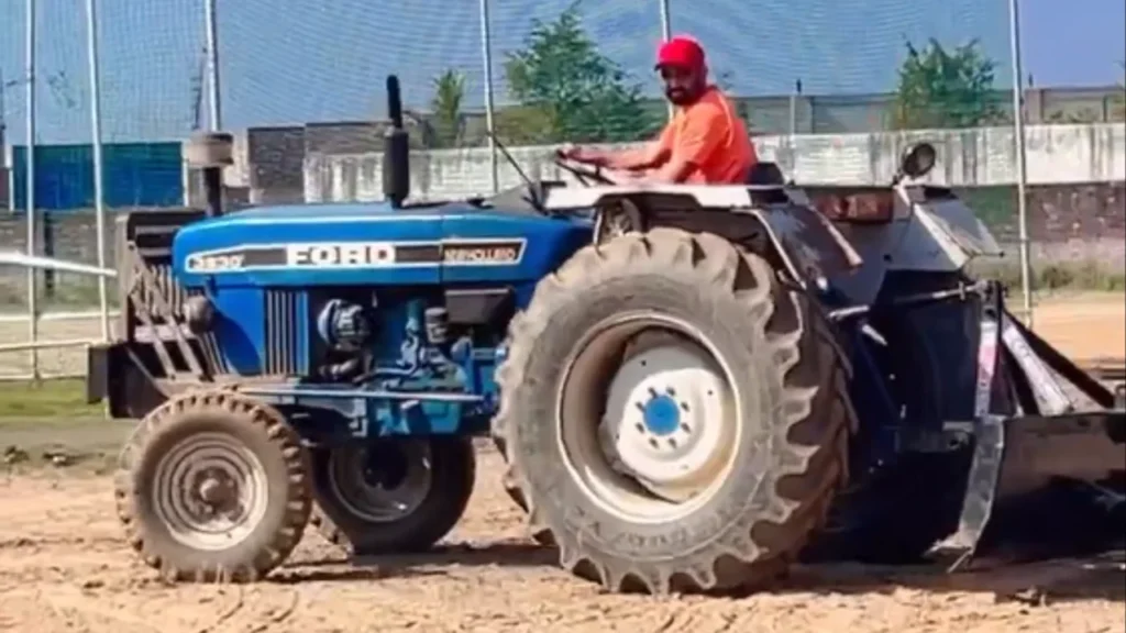 Mohammed Shami also held a tractor