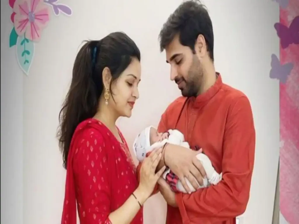 bhuvneshwar kumar with her daughter and wife photo twitter 1639975151